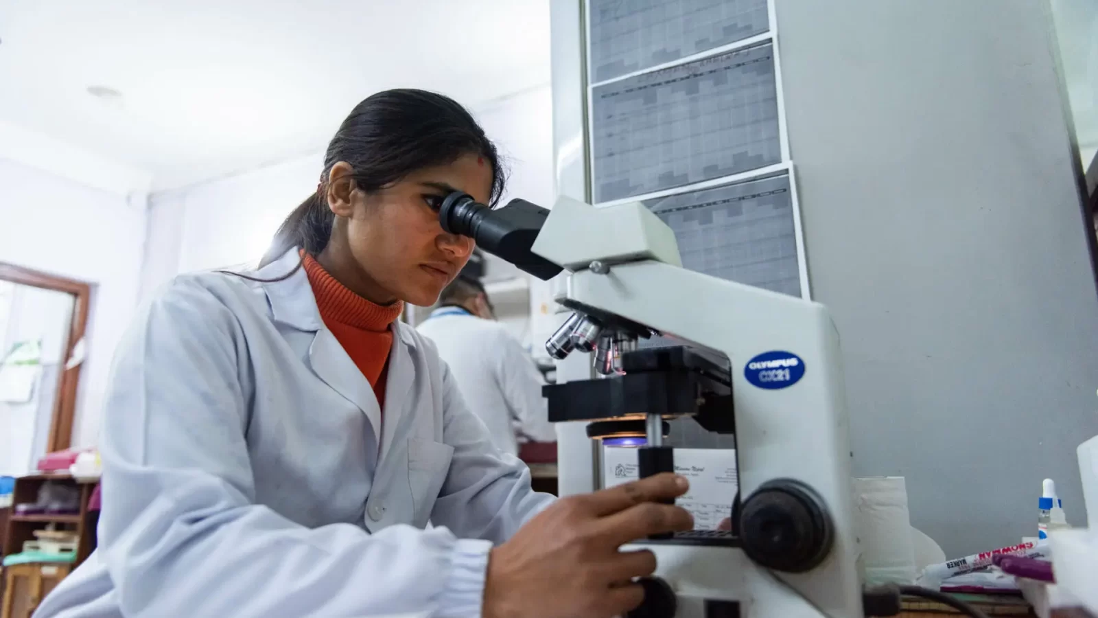 27 Arbeit mit Mikroskop