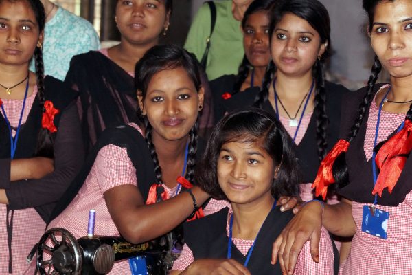 Junge Frauen in der Berufsschule der Lepra-Mission